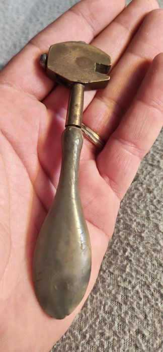 Diamant de tăiat geam vechi