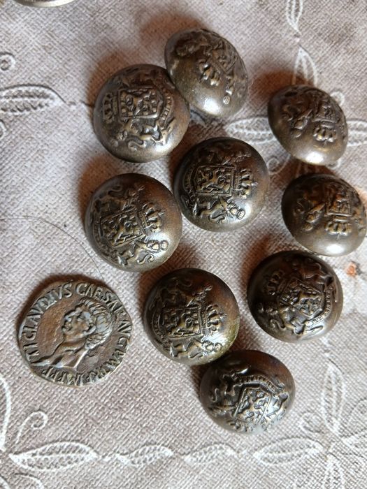 Nasturi metalici aurii vechi