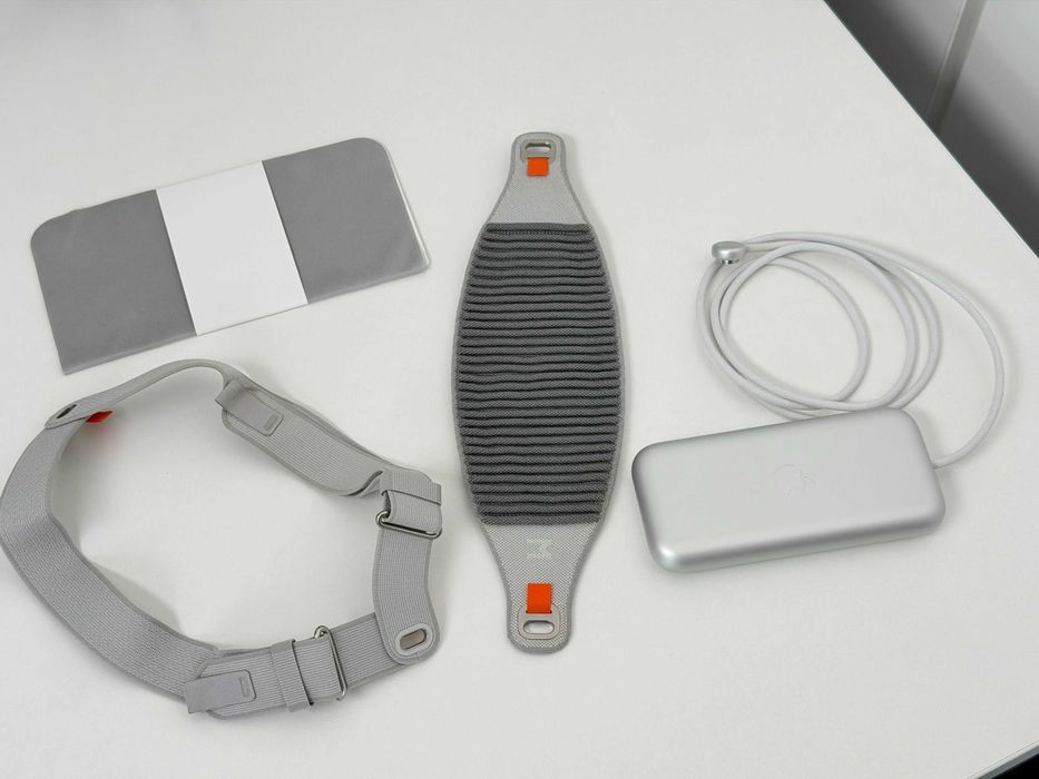 Apple Vision Pro | 256GB | Solo Knit Band M | Dual Loop Band M - като нов