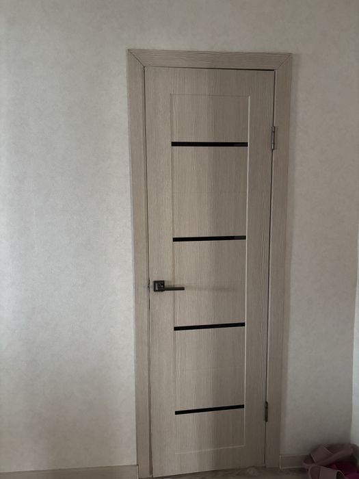 двери разные.