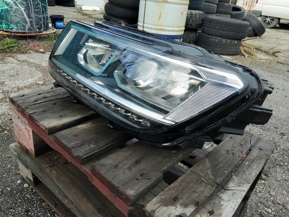 Оригинален Full LED фар за VW Tiguan (след 2016) – Ляв (5NB941035B)
​Описание:
Продавам оригинален преден ляв фар (от страната на водача) з