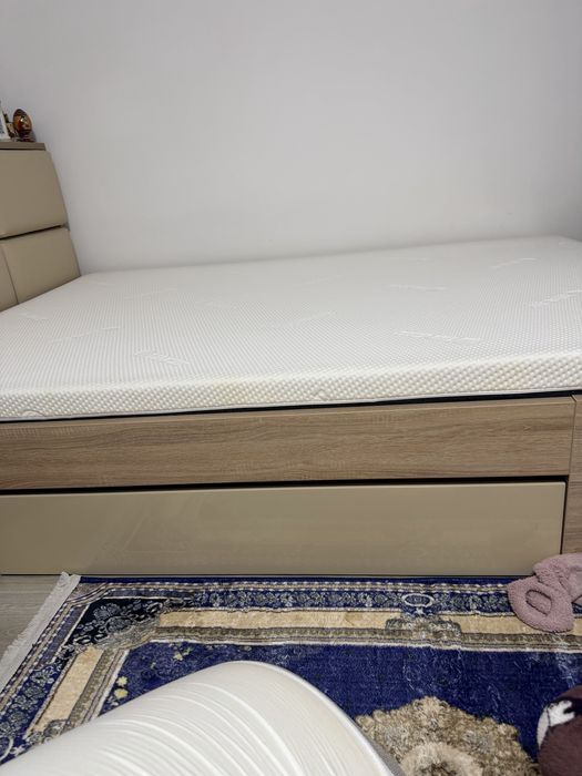 Vand pat 140 pe 200 si saltea noua .