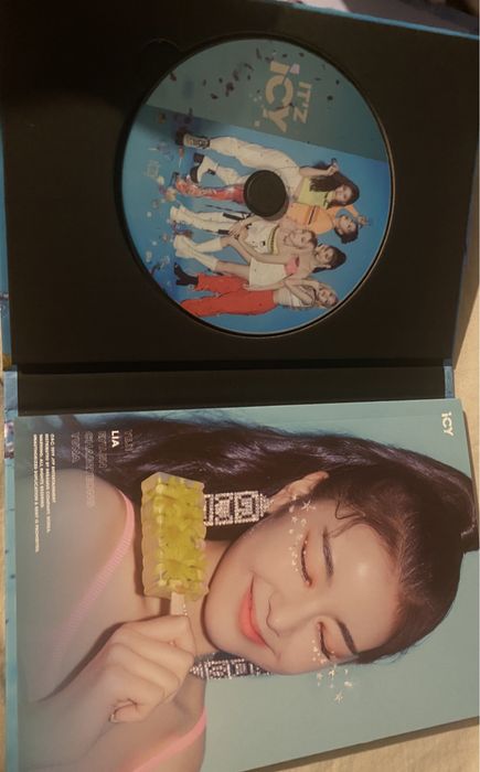 Itzy Album(IT’z & ICY ver)