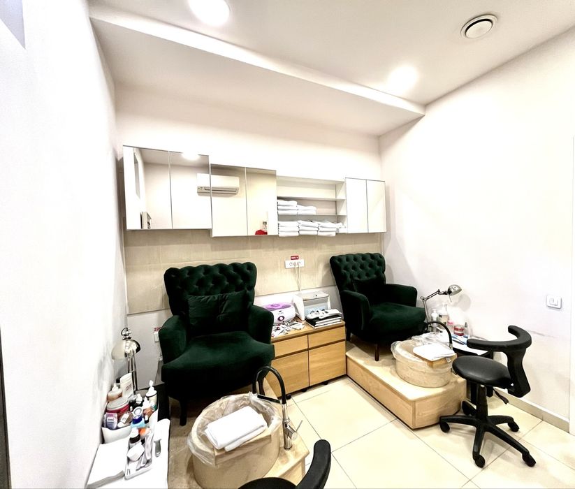 Mobilier si aparatura salon de infrumusetare