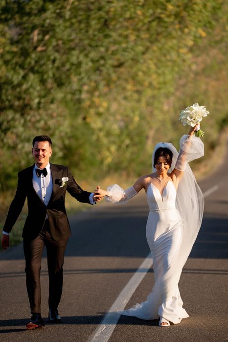 Vând rochie de mireasă elegantă, rafinată și modernă!