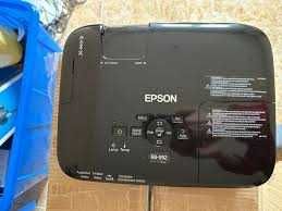 Проектор- EPSON EB-S92\ Еругда курсатади\Холати янги\ куп ишламаган