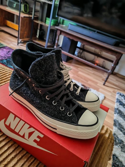 Vând tenesi convers noi