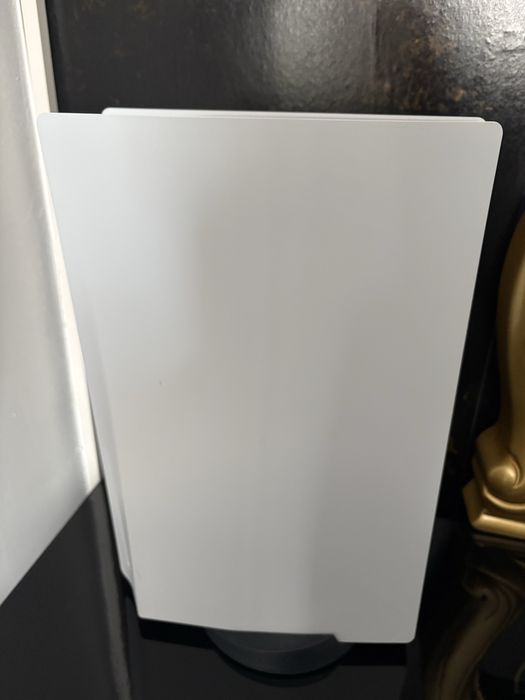 PlayStation 5 825  – cu unitate Blu-Ray + 1 controllers