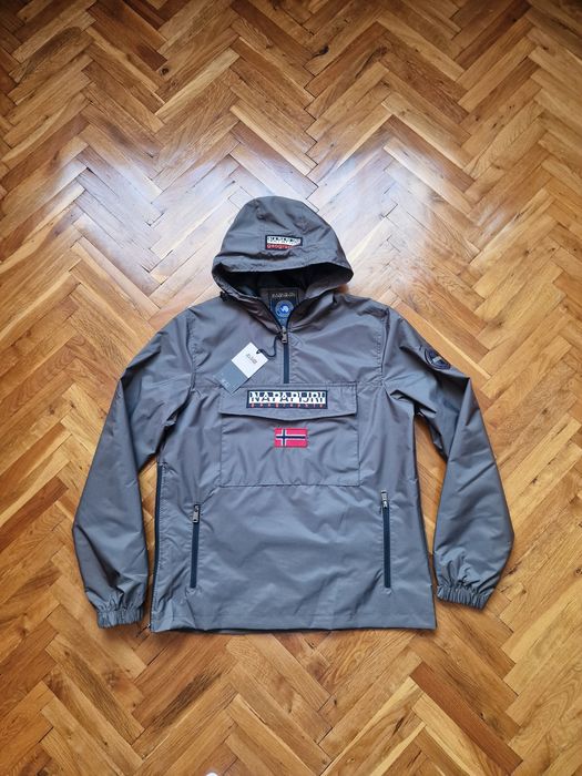 Страхотна мъжка ветровка яке размер  S M L XL 2XL

Мъжка ветровка яке