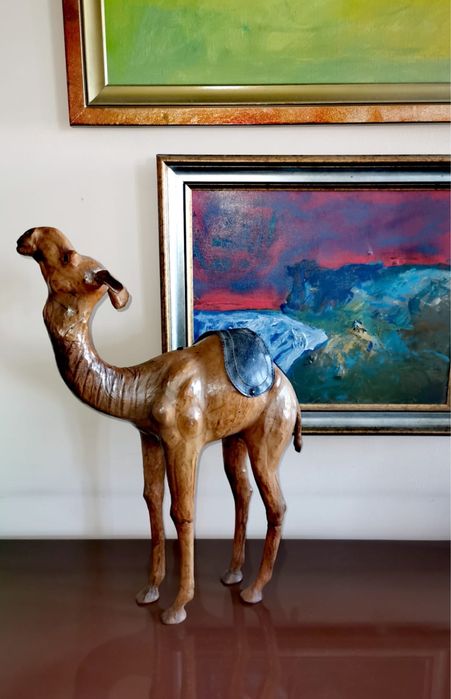 Камила фигура статуетка кожена скулптура голяма реалистична супер !