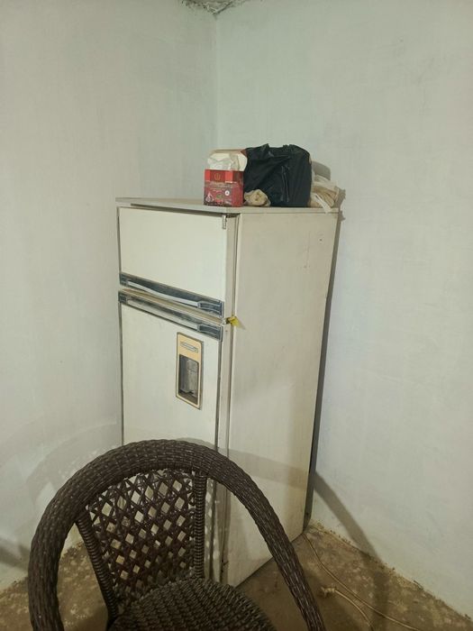 Muzlatgich sotiladi holati yaxshi.