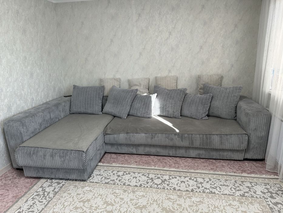 Продам диван для гостиной