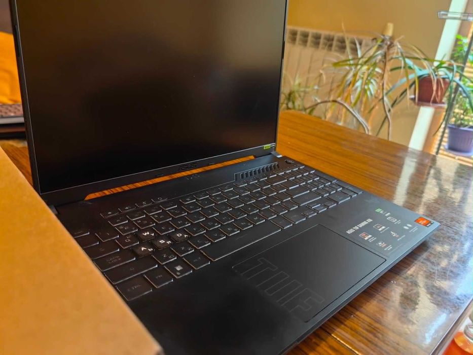 Лаптоп ASUS TUF A16 RTX 4070 Ryzen 9 16'' 32GB RAM – практически нов