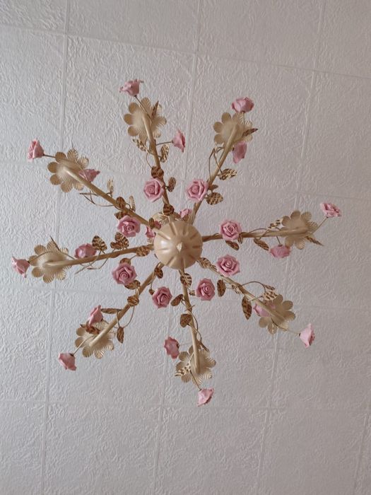 Продам люстру "Роза" на 8 ламп.