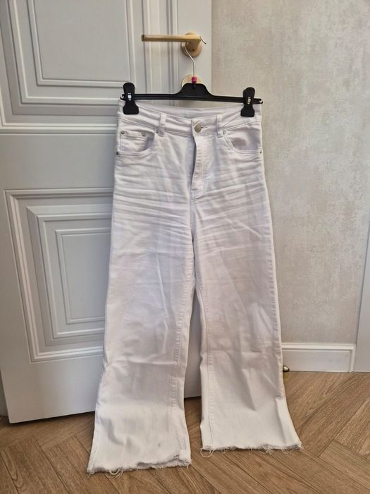 Джинсы женские современные