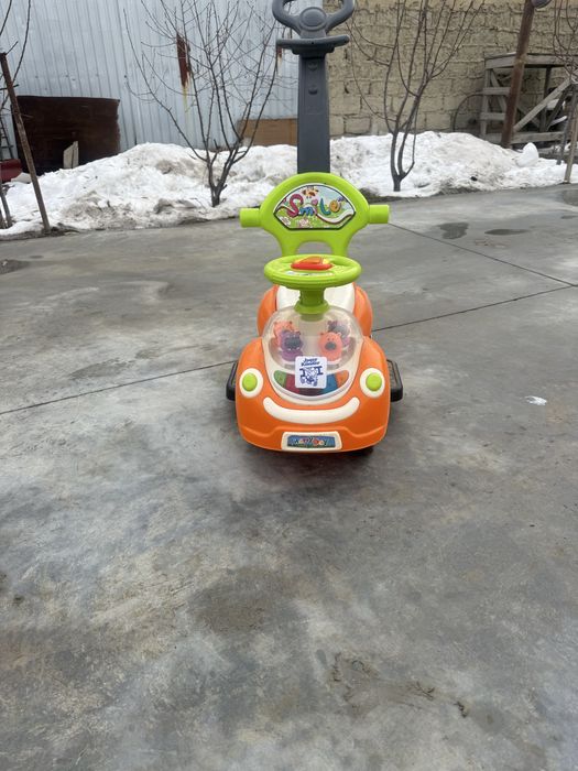 Продается машинка детская на год 1-3