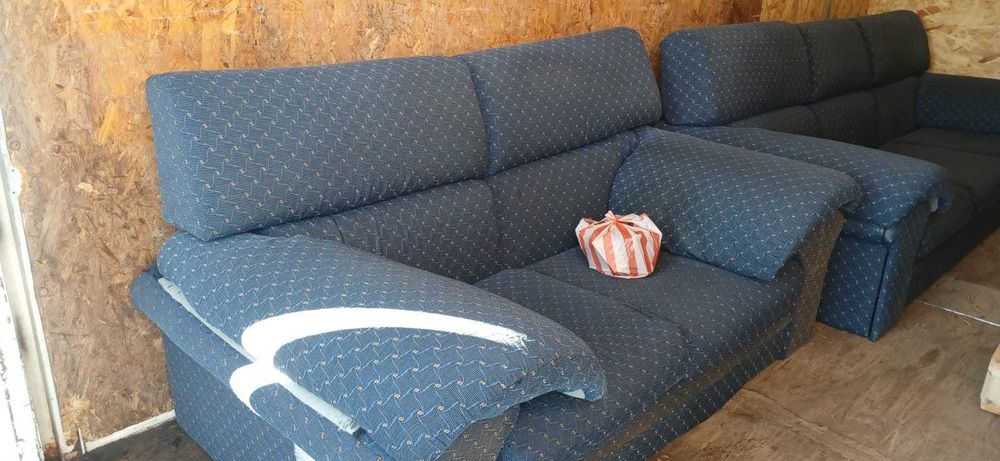 Vând 2 canapele — 2 locuri și 3 locuri — stare foarte bună