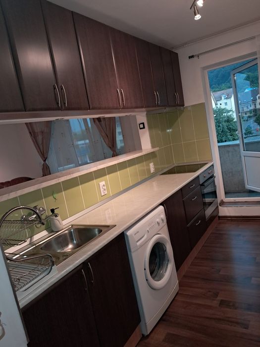 Inchiriez apartament 4 camere