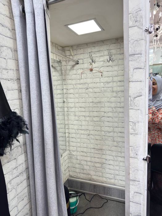 Дукон сотилади. Яхши жойлашувдаги, тайёр ишлаб турган ички кийим докон