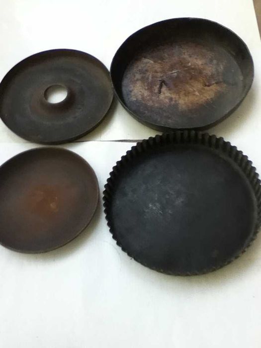 Овощерезка , кастрюли, ступка сковорода,крышки и др. дом.предметы.