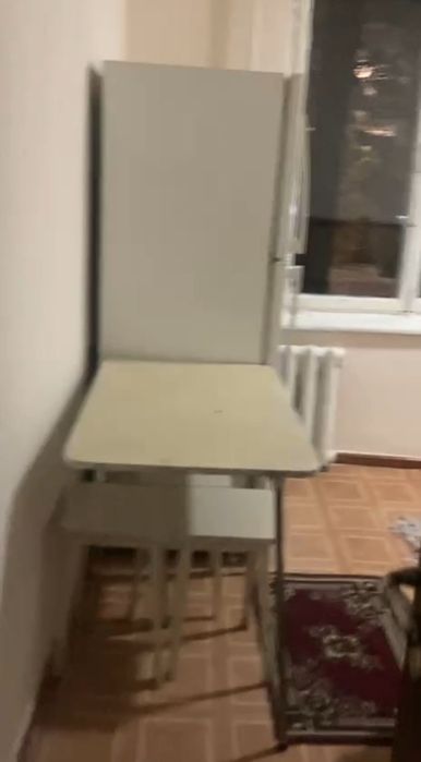 Сдаю 1 комнатная квартира возле рынок Универсам, метро. С обстановкой.