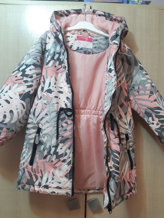 Продам куртку для девочки