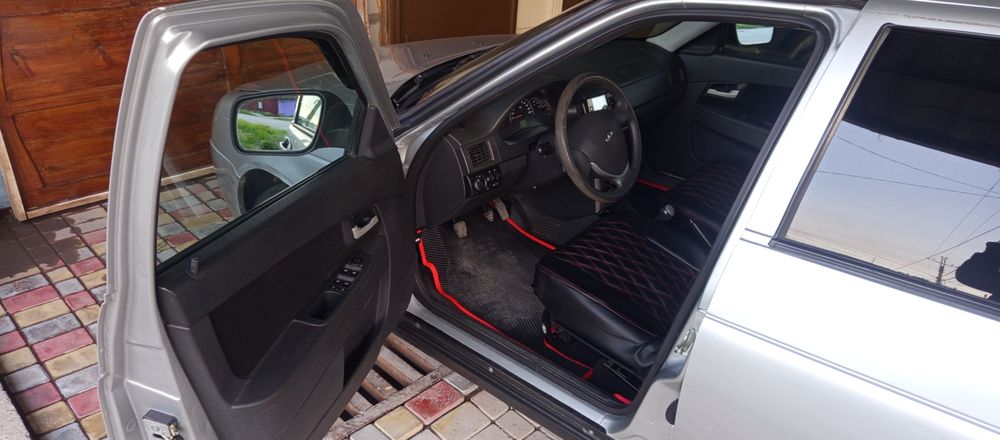 Продам Приору универсал, люкс 270000