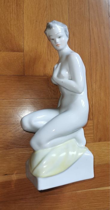 Антикварна порцеланова фигура марка Холохаза Унгария рядка колекция