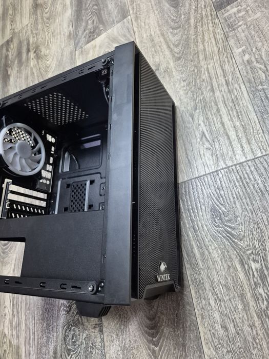 Корпус с 4 rgb вентиляторами