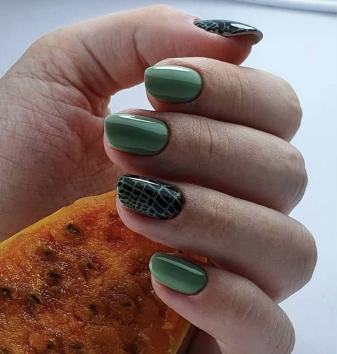 Unghii cu gel,Pedichiura,Pensat sprancene.Zona Complex!