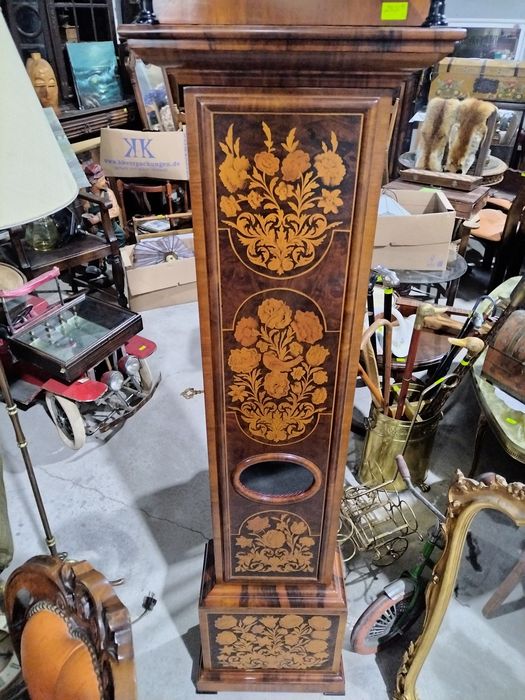 Голям паркетен часовник с тежести и махало