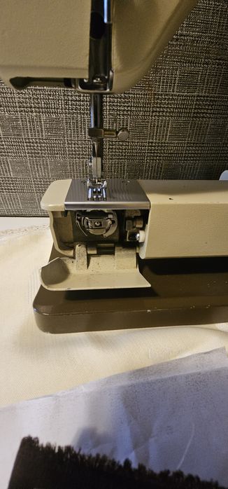 Masina de cusut Riccar super Z Strech.