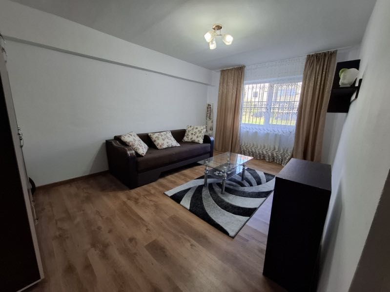 Închiriez apartament zona Doiceşti
