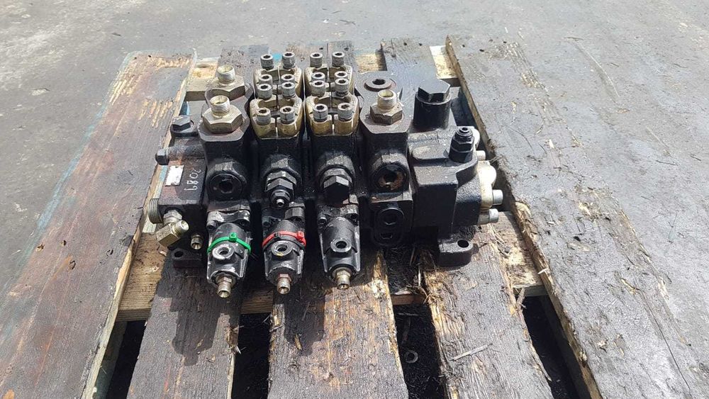Distribuitor hidraulic vola JCB 426 , 436 , 456