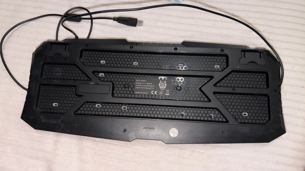 Vand tastatura gaming in stare buna