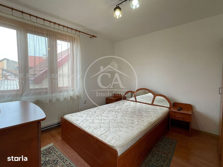 Casa de vânzare cu 8 camere de tip P+E+M in zona Rogerius, Oradea