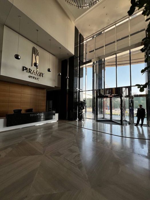Продаётся коммерция 37м², Piramit Tower, коробка. Нукусская