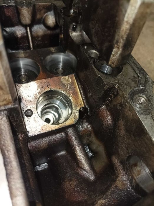 Продавам глава VW пасат 116 PD AJM