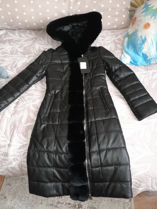 Пальто из натуральной кожи.