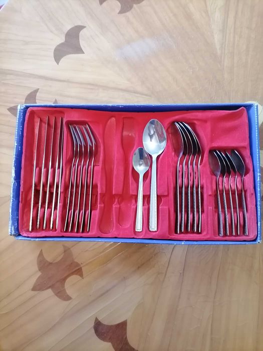 Продам столовый набор