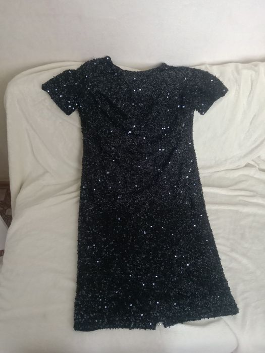 Платье б.у одевала на одно мероприятие