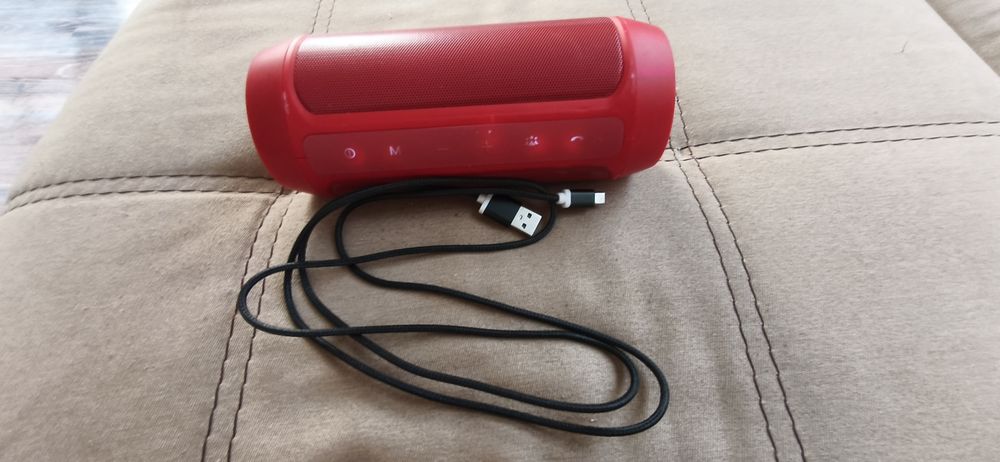 Преносима Bluetooth тонколона – червена, като нова, с оригинално заряд