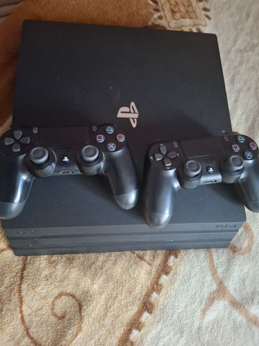 Ps4 pro  1t cumparat de nou