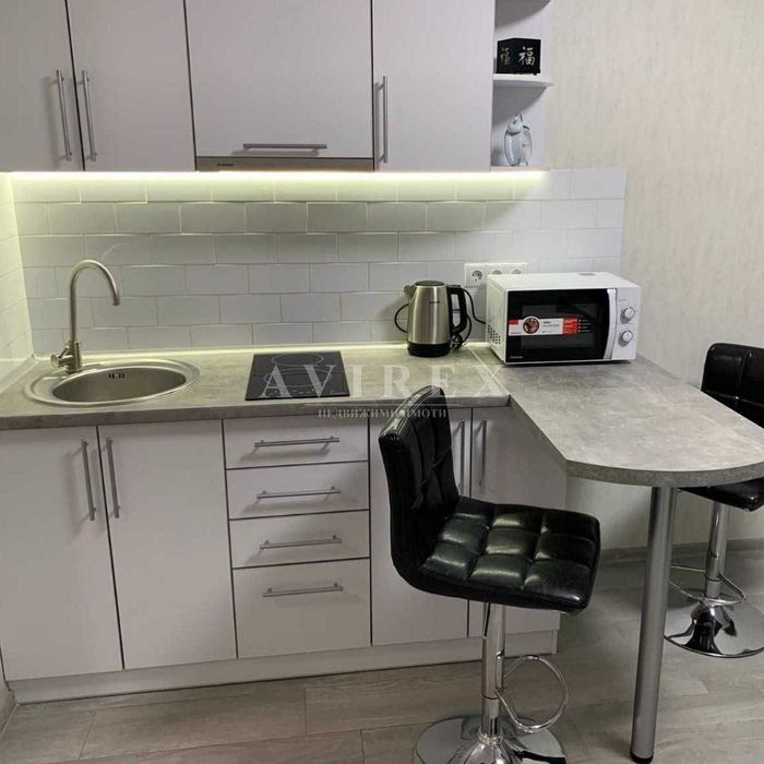 Дава се под наем Едностаен апартамент в Пловдив, Младежки Хълм - 30 кв.м за 193.8 € - Снимка #1