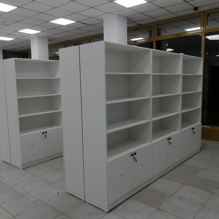 Ветрины ,полки стеллажи