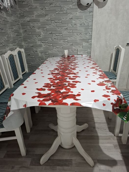 Продам шикарный стол обеденный.