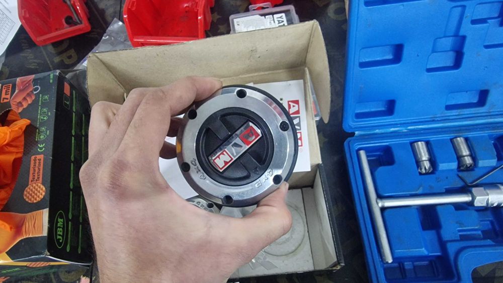 Продавам хъбове модел AVM428