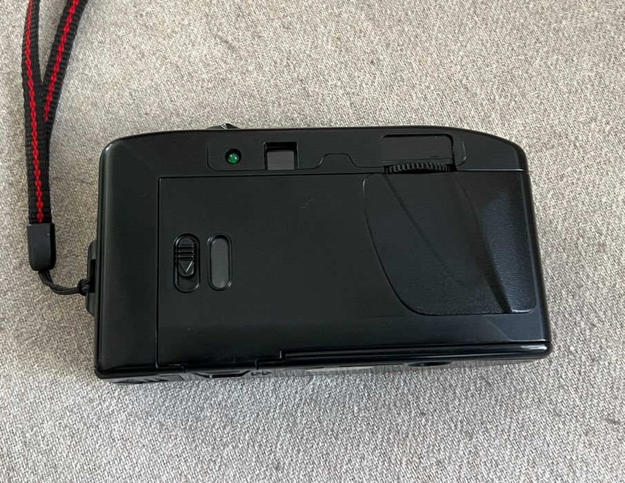 Aparat foto SKINA SK-102 35mm focus free cu blitz si husa