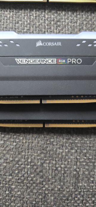 Memorie RAM Corsair Vengeance Pro Rgb Kit 16gb DDr4 3200mhz Cl16