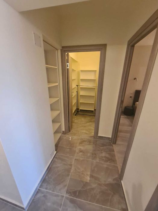 Vand partament 4 camere 125 mp decomandat, in Vaicu pe principala bl Z27, etaj 7/8, cu centrala proprie, fara comision
